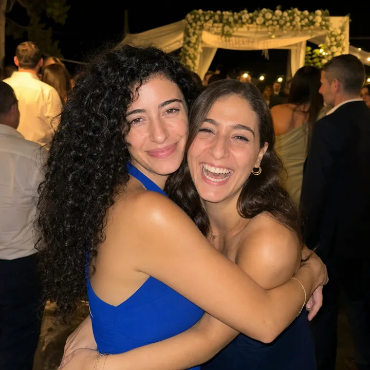 רגע מרגש בין אורחים לפני החופה